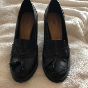 Size 8 apt 9 black thick heel shoe